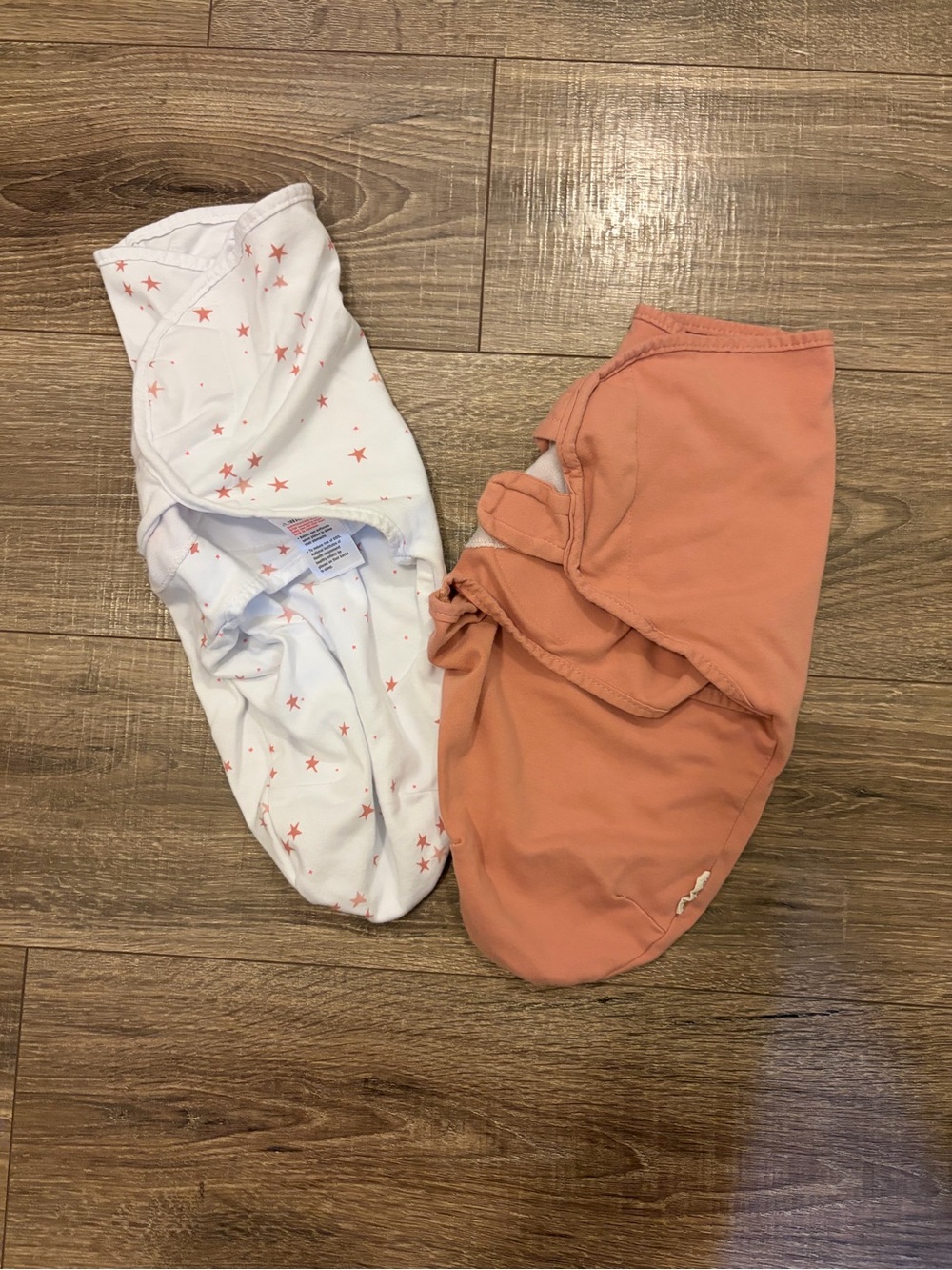 Ely’s & Co Baby Swaddles- White Star & Peach